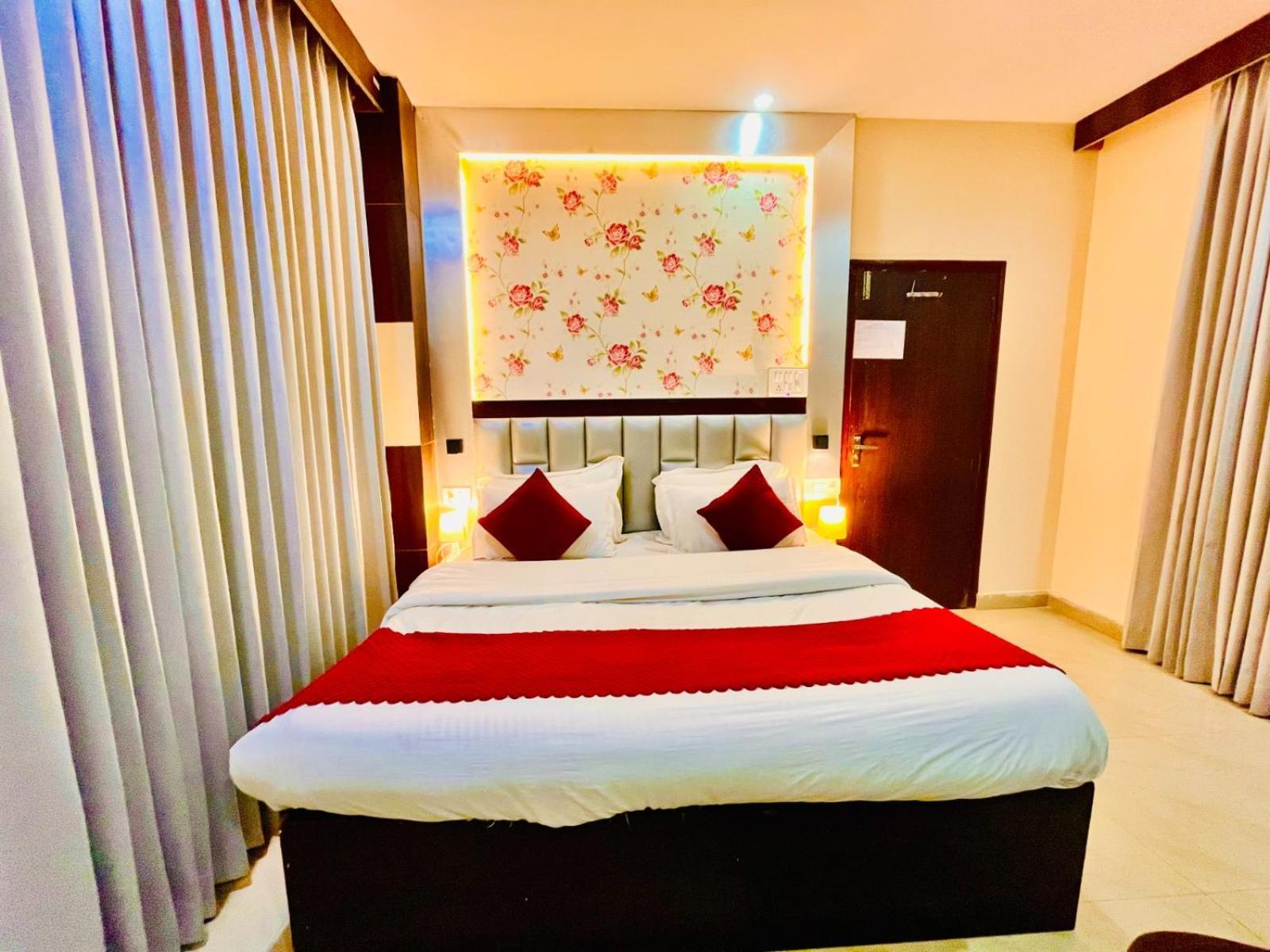 Hotel Ramawati Near Ganga Ghat Haridwār Exterior photo